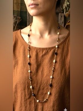 vintage "Bohemian" / “Art Deco" necklace . A mix of beads in earthly tones .